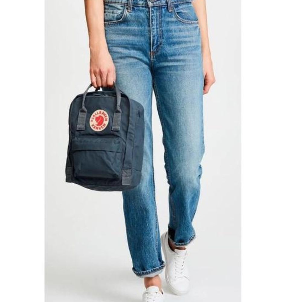 Mochila Fjallraven Modelo 23561031 Color Graphite
